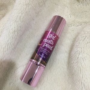 Brand new Benefit girl meets pearl highlighter